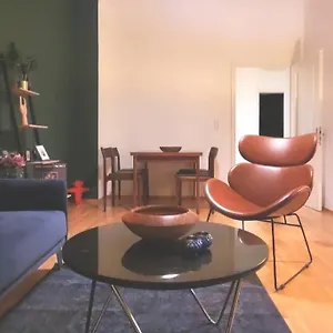 Design Altbauwohnung Mit Balkon Und Parkplatz Apartment Leipzig